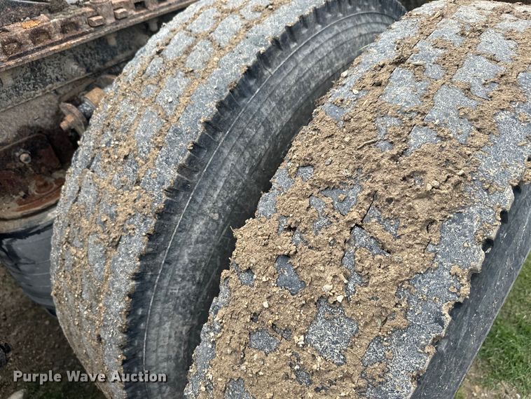 image for item EJ2727 2007 International  9400i semi truck