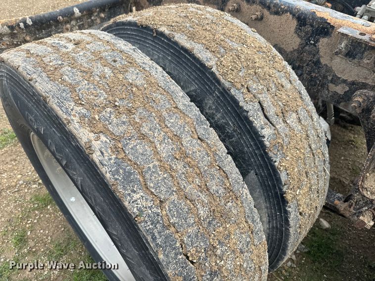 image for item EJ2727 2007 International  9400i semi truck