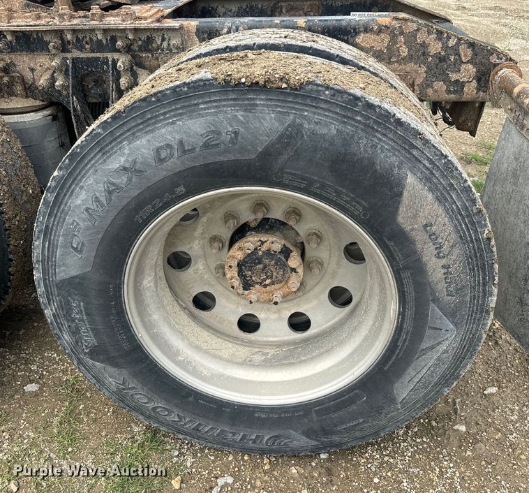 image for item EJ2727 2007 International  9400i semi truck