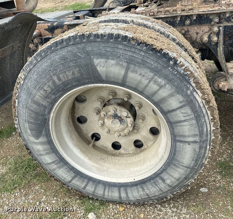 image for item EJ2727 2007 International  9400i semi truck