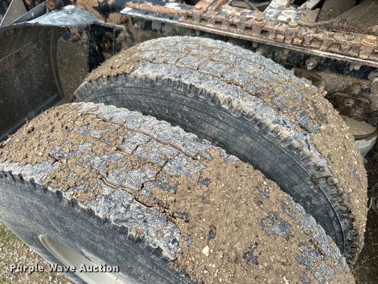 image for item EJ2727 2007 International  9400i semi truck