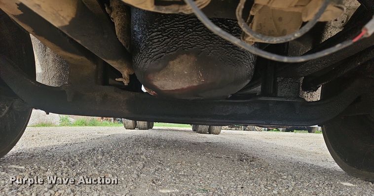 image for item EJ5366 2004 International 9400i semi truck