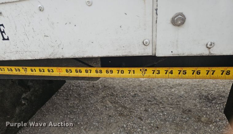 image for item EJ5366 2004 International 9400i semi truck