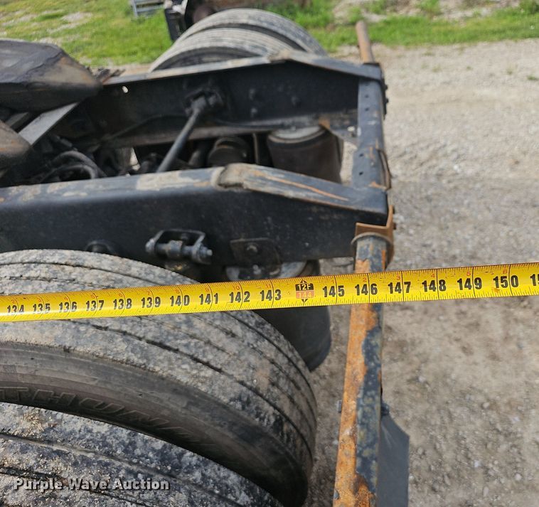 image for item EJ5366 2004 International 9400i semi truck