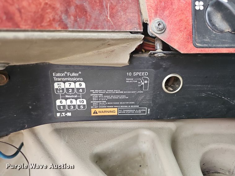 image for item EJ5366 2004 International 9400i semi truck