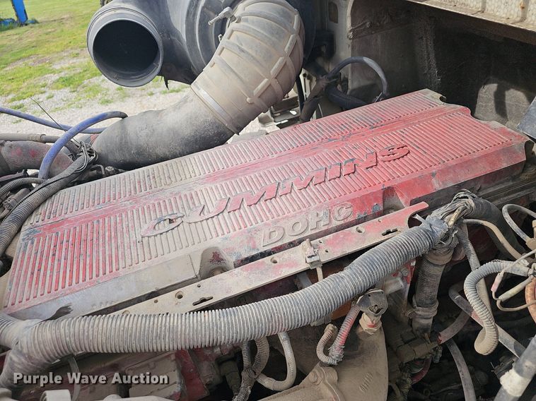 image for item EJ5366 2004 International 9400i semi truck