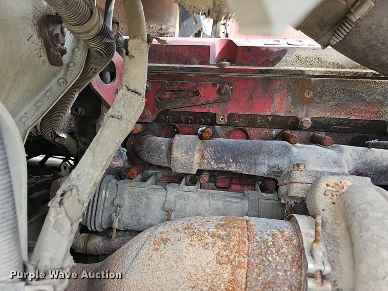 image for item EJ5366 2004 International 9400i semi truck