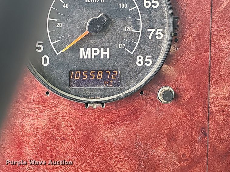 image for item EJ5366 2004 International 9400i semi truck