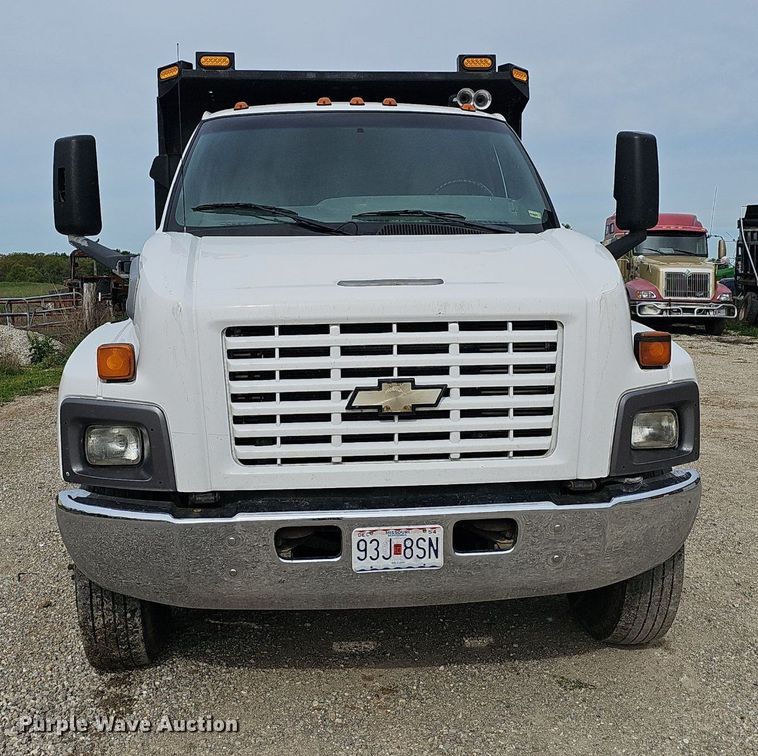 image for item EJ5367 2003 Chevrolet C8500 dump truck