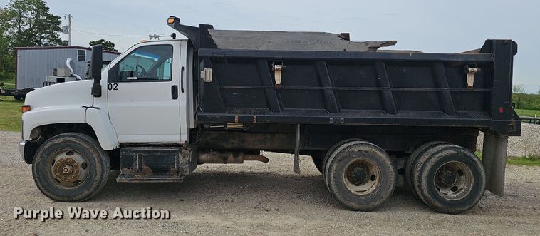 image for item EJ5367 2003 Chevrolet C8500 dump truck