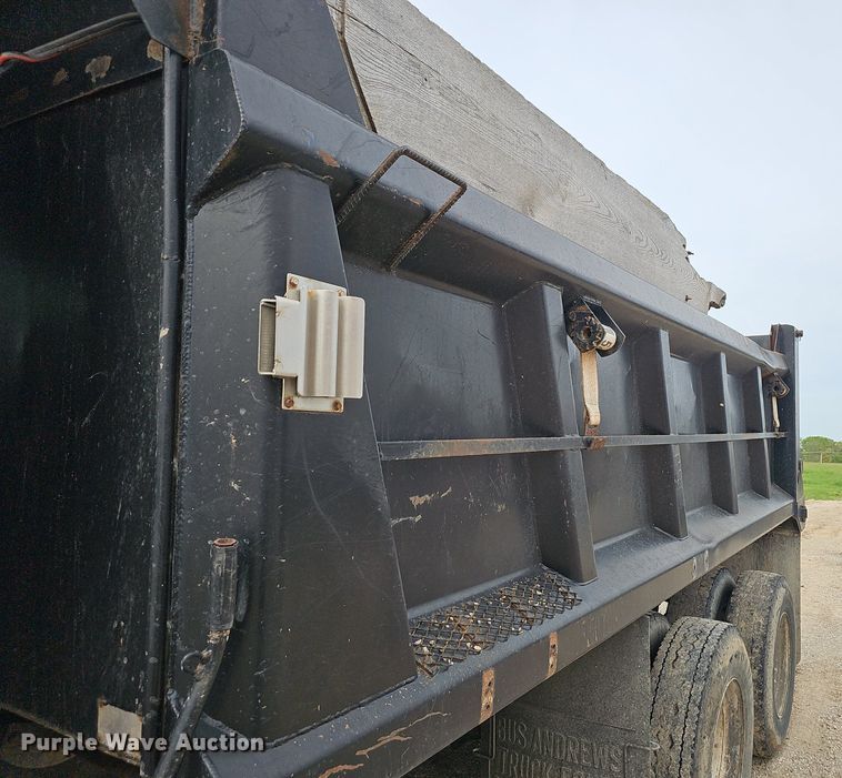 image for item EJ5367 2003 Chevrolet C8500 dump truck