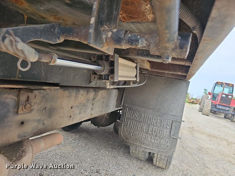 image for item EJ5367 2003 Chevrolet C8500 dump truck