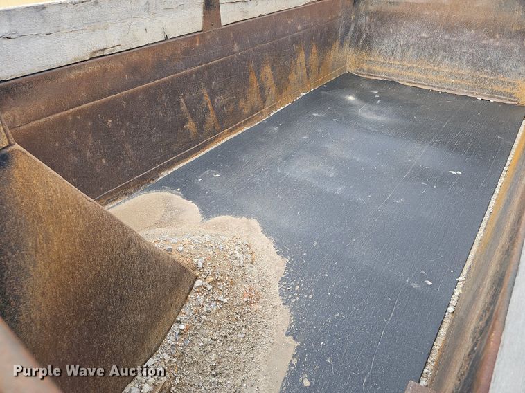 image for item EJ5367 2003 Chevrolet C8500 dump truck