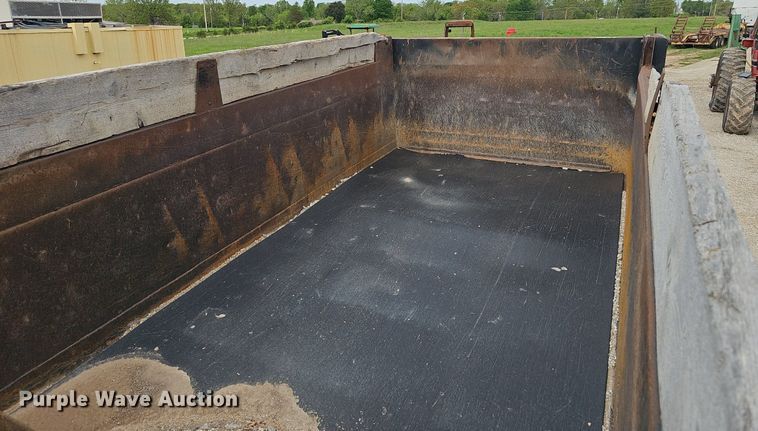 image for item EJ5367 2003 Chevrolet C8500 dump truck