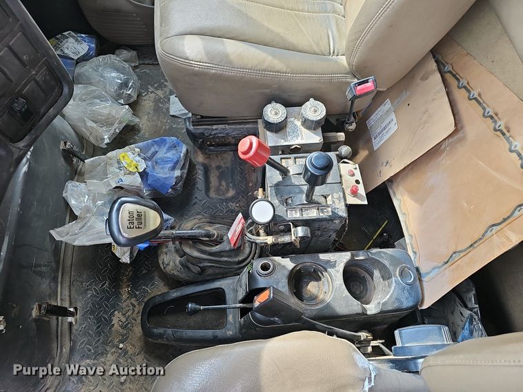 image for item EJ5367 2003 Chevrolet C8500 dump truck