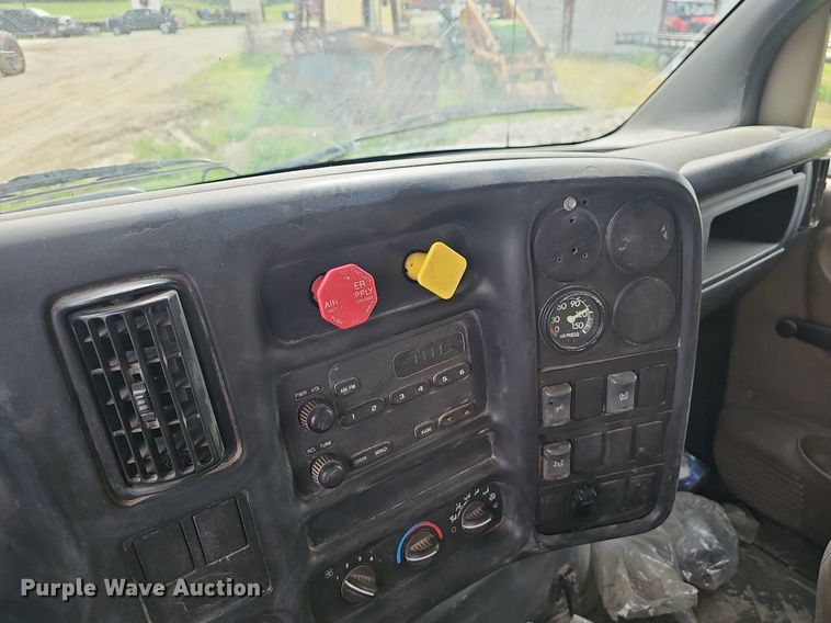 image for item EJ5367 2003 Chevrolet C8500 dump truck