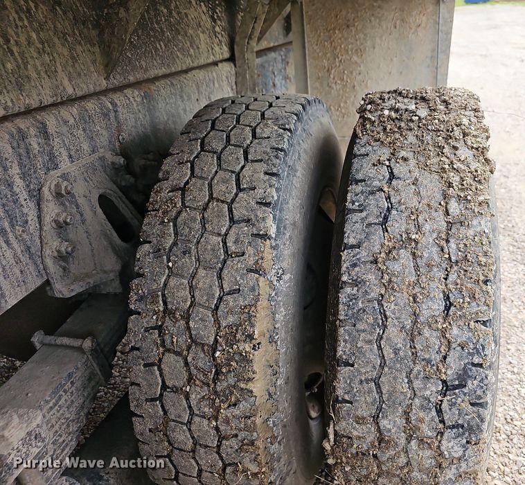 image for item EJ5367 2003 Chevrolet C8500 dump truck