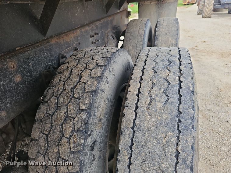 image for item EJ5367 2003 Chevrolet C8500 dump truck