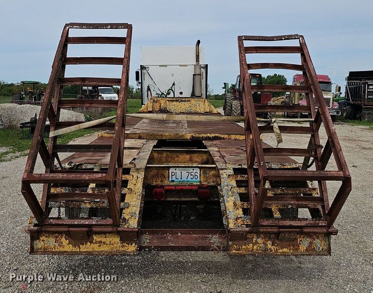 image for item EJ5368 1952 La Crosse DF6T 20F equipment trailer