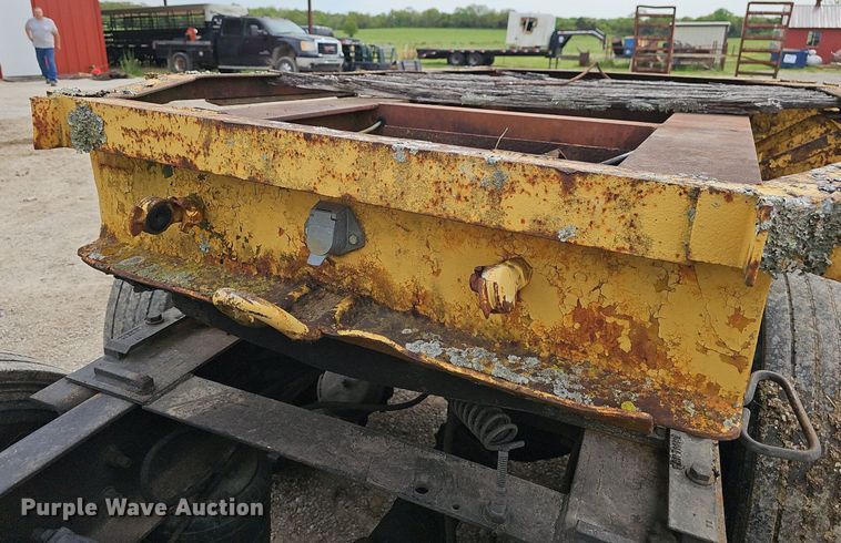 image for item EJ5368 1952 La Crosse DF6T 20F equipment trailer