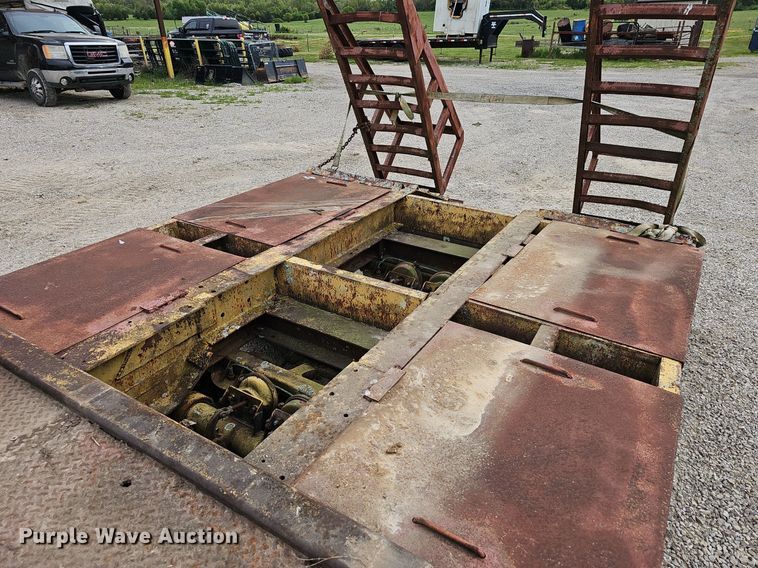 image for item EJ5368 1952 La Crosse DF6T 20F equipment trailer