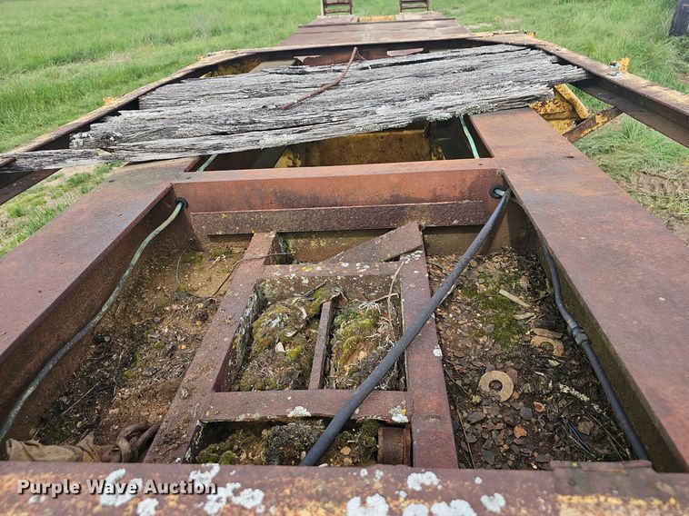 image for item EJ5368 1952 La Crosse DF6T 20F equipment trailer