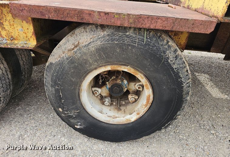 image for item EJ5368 1952 La Crosse DF6T 20F equipment trailer