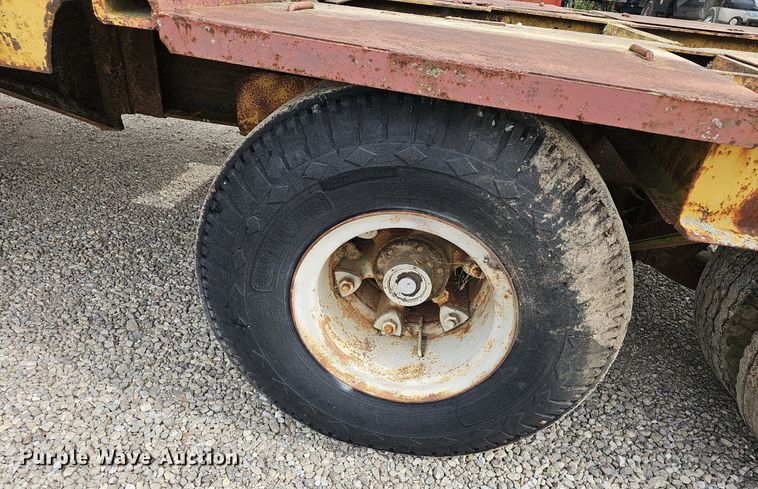 image for item EJ5368 1952 La Crosse DF6T 20F equipment trailer