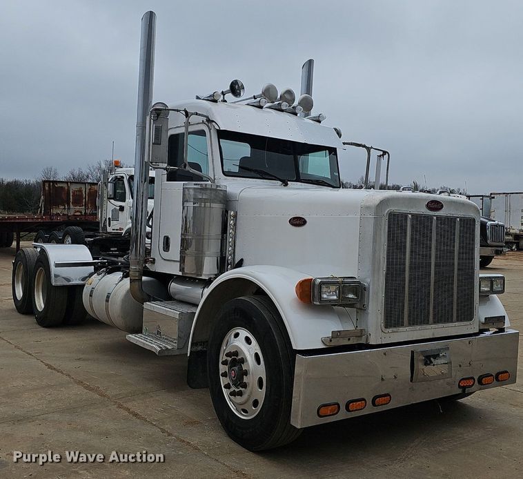 image for item EJ6098 2004 Peterbilt  379 semi truck