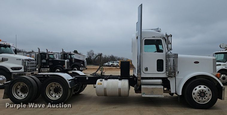 image for item EJ6098 2004 Peterbilt  379 semi truck