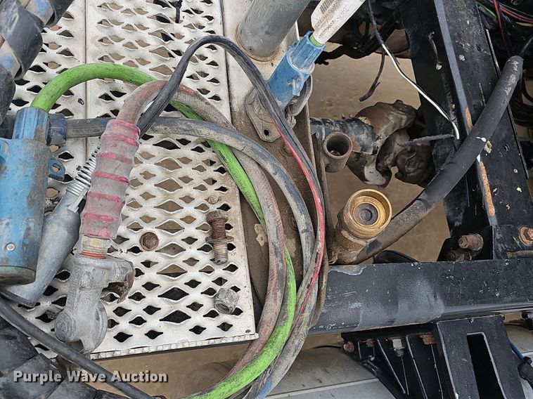 image for item EJ6098 2004 Peterbilt  379 semi truck