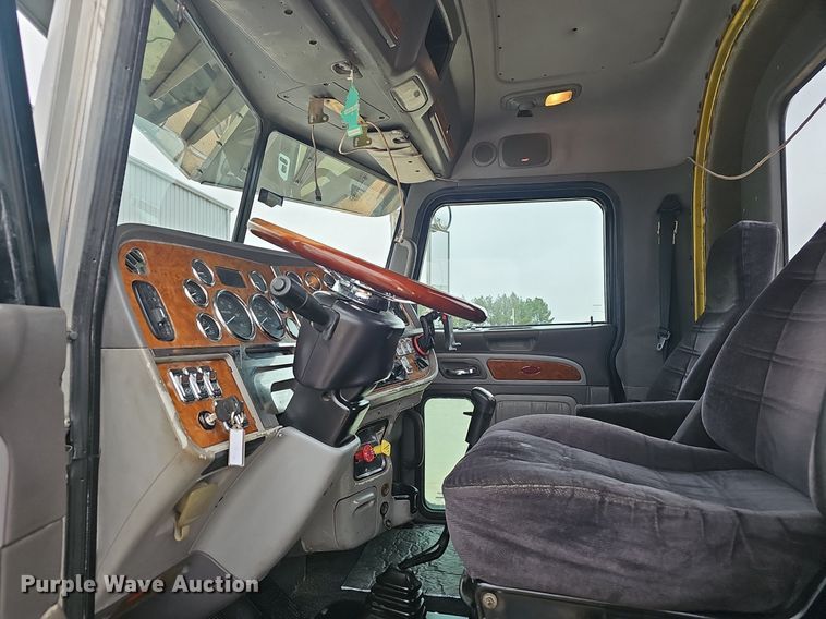 image for item EJ6098 2004 Peterbilt  379 semi truck