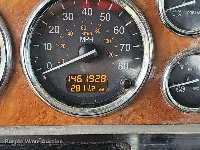 image for item EJ6098 2004 Peterbilt  379 semi truck