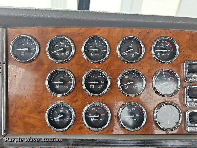 image for item EJ6098 2004 Peterbilt  379 semi truck