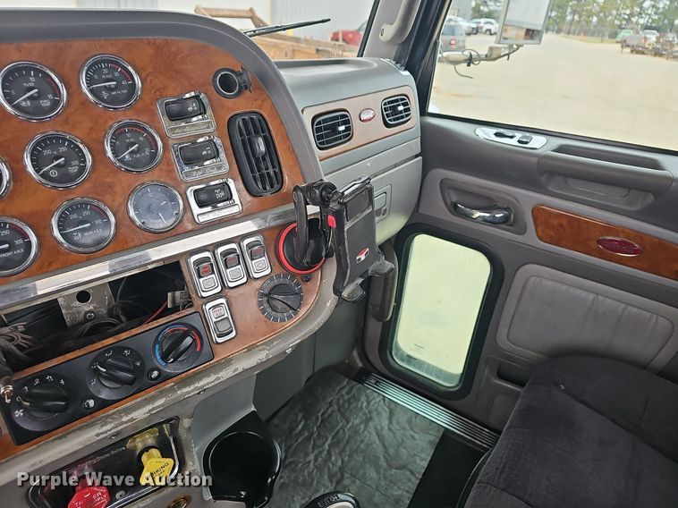 image for item EJ6098 2004 Peterbilt  379 semi truck