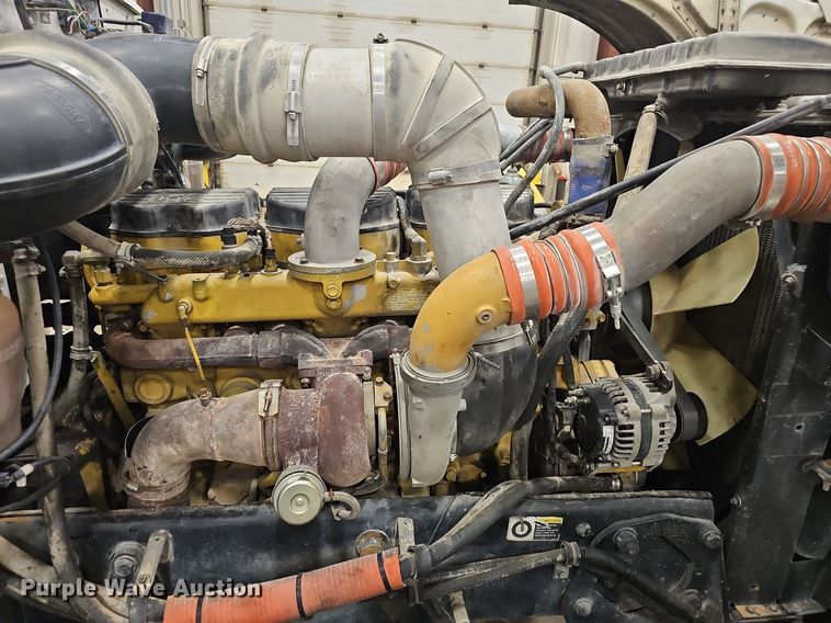 image for item EJ6098 2004 Peterbilt  379 semi truck