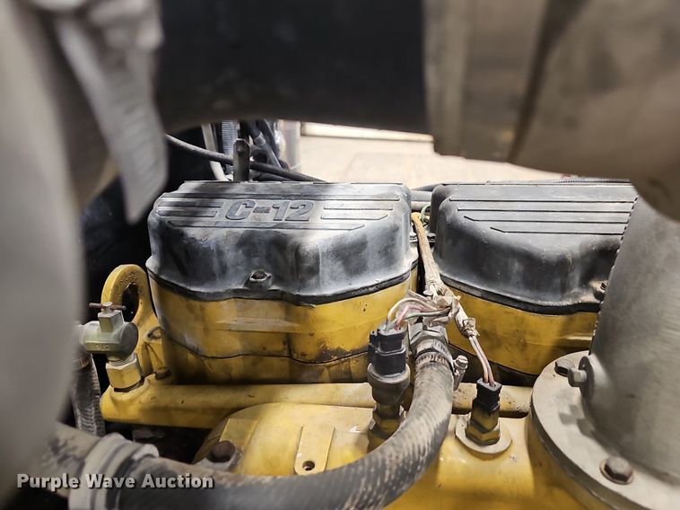 image for item EJ6098 2004 Peterbilt  379 semi truck