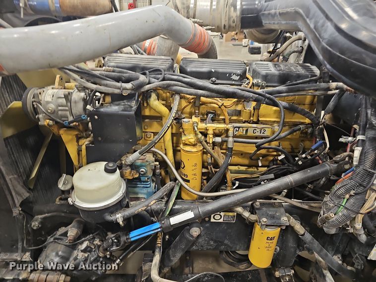 image for item EJ6098 2004 Peterbilt  379 semi truck