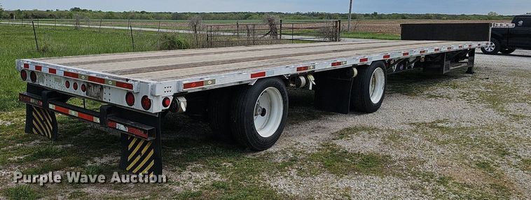 image for item EJ6326 2010 Utility FS2CDHA drop deck equipment trailer