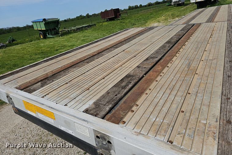 image for item EJ6326 2010 Utility FS2CDHA drop deck equipment trailer