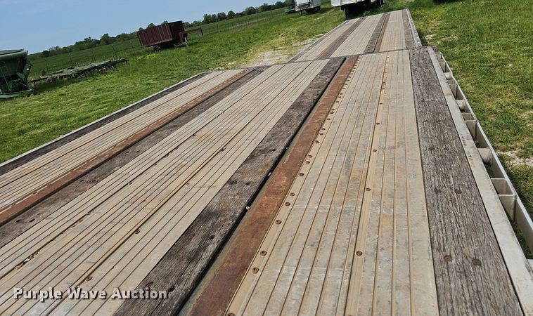 image for item EJ6326 2010 Utility FS2CDHA drop deck equipment trailer