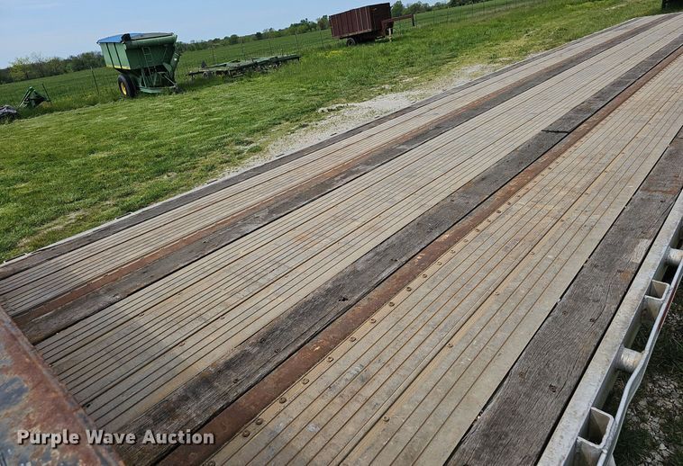 image for item EJ6326 2010 Utility FS2CDHA drop deck equipment trailer