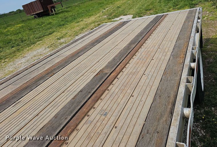 image for item EJ6326 2010 Utility FS2CDHA drop deck equipment trailer