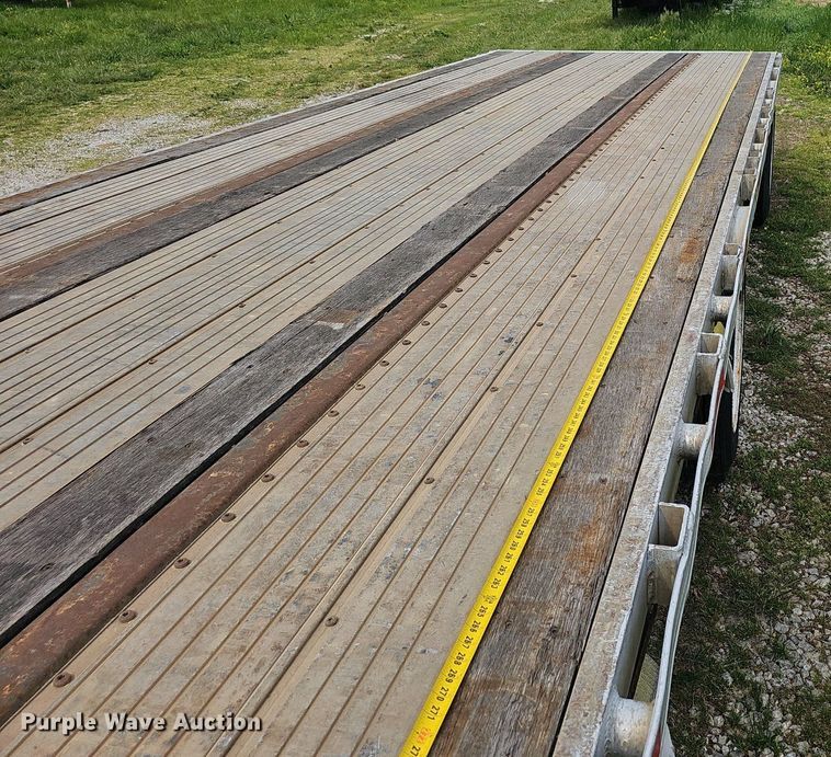 image for item EJ6326 2010 Utility FS2CDHA drop deck equipment trailer