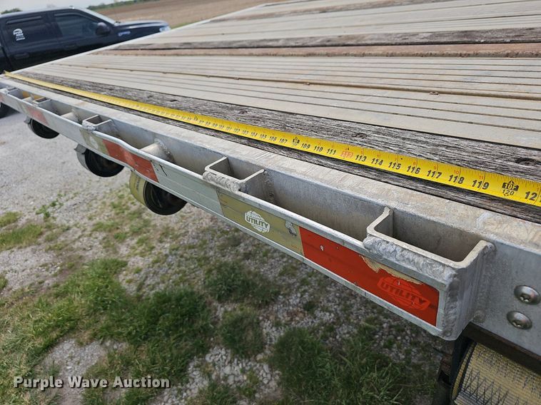 image for item EJ6326 2010 Utility FS2CDHA drop deck equipment trailer