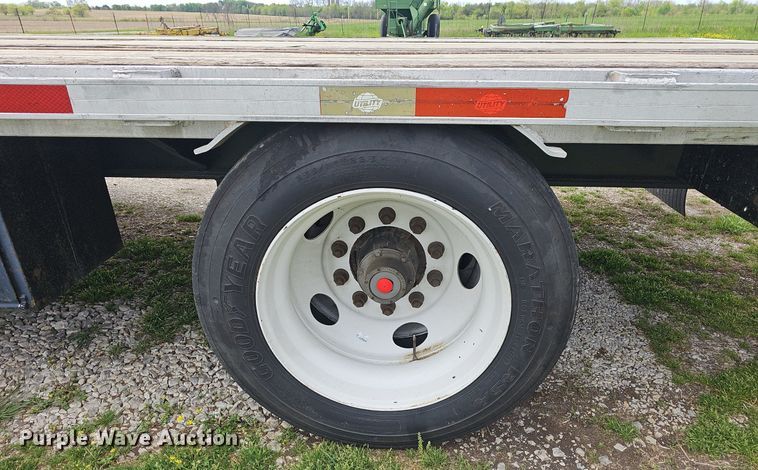 image for item EJ6326 2010 Utility FS2CDHA drop deck equipment trailer