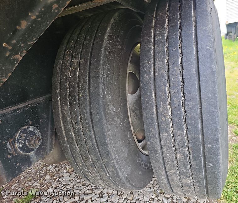 image for item EJ6326 2010 Utility FS2CDHA drop deck equipment trailer