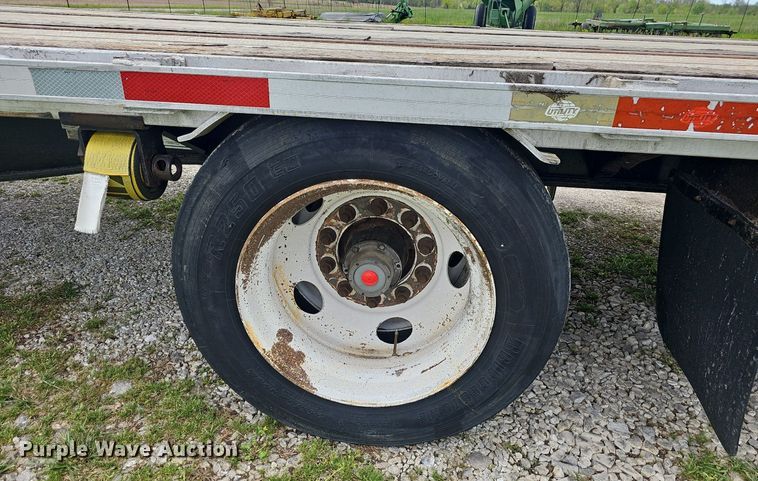 image for item EJ6326 2010 Utility FS2CDHA drop deck equipment trailer
