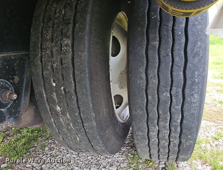 image for item EJ6326 2010 Utility FS2CDHA drop deck equipment trailer