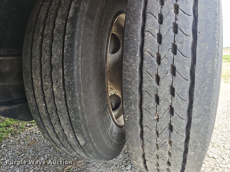 image for item EJ6326 2010 Utility FS2CDHA drop deck equipment trailer